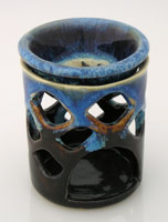 pierced eyes aroma diffuser black and blue ceramic, difusor con ojos calados en ceramica azul y negro