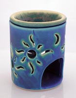 aromatherapy diffuser in turquoise ceramic with pierced sun motive, difusor de aromaterapia en ceramica turqueza con sol calado