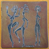 square stoneware plate black on brown of three female"enloquecidas", plato  cuadrado de stoneware con tres figuras negro sobre cafe de mujeres enloquecidas