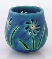 candle holder with flower decoration, porta vela ceramico con flor calada