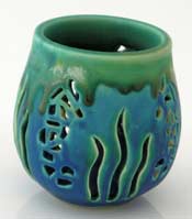 tea light candle holder in blue with seahorse decoration, vaso porta vela azul con decoracion de caballito de mar