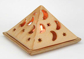 pyramid candle holder, luminaria piramide para vela color crema