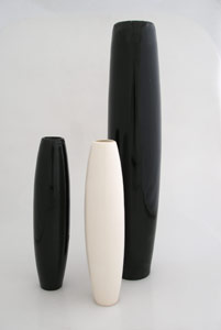 tall vases in B/W, floreros ceramicos largos en blanco y negro