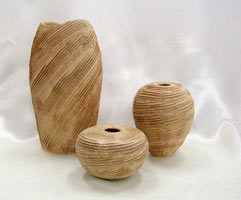 scratched vase set of 3 in sand color, juego de 3 floreros rallados color arena
