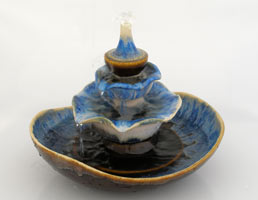 small table fountain in glazed stoneware, pequea fuente ceramica en gress esmaltado