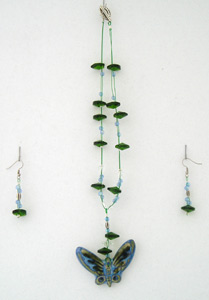 blue stoneware buterfly necklacewith cristals and earrings,collar con mariposa ceramica en azul con cristales y aretes