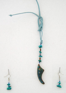 stoneware fang necklace with turquoise and earrings, collar de colmillo ceramico con turqueza y aretes