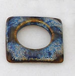 blue on black square with circle stoneware bead, cuadro con circulo ceramica alta temperatura azul sobre negro