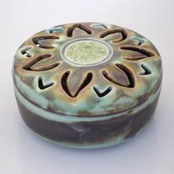 stoneware pierced box-flower, caja calada en ceramica alta temperatura-flor
