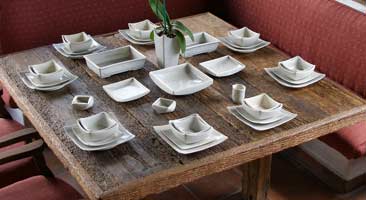 oriental style stoneware table setting in white crackle glaze, vajilla de stoneware estilo oriental esmaltada en blanco crackelado