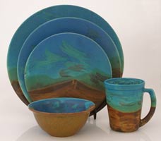 set of four stoneware dishes & mug with landscape decoration, juego de cuatro platos y tarro en ceramica de alta temperaturacon paisajes
